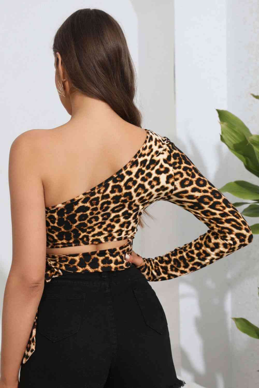 Gray Leopard Cutout One-Shoulder Cropped Top Trends