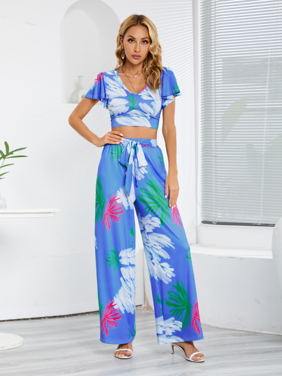 Light Gray Printed V-Neck Top and Tied Pants Set Vacation