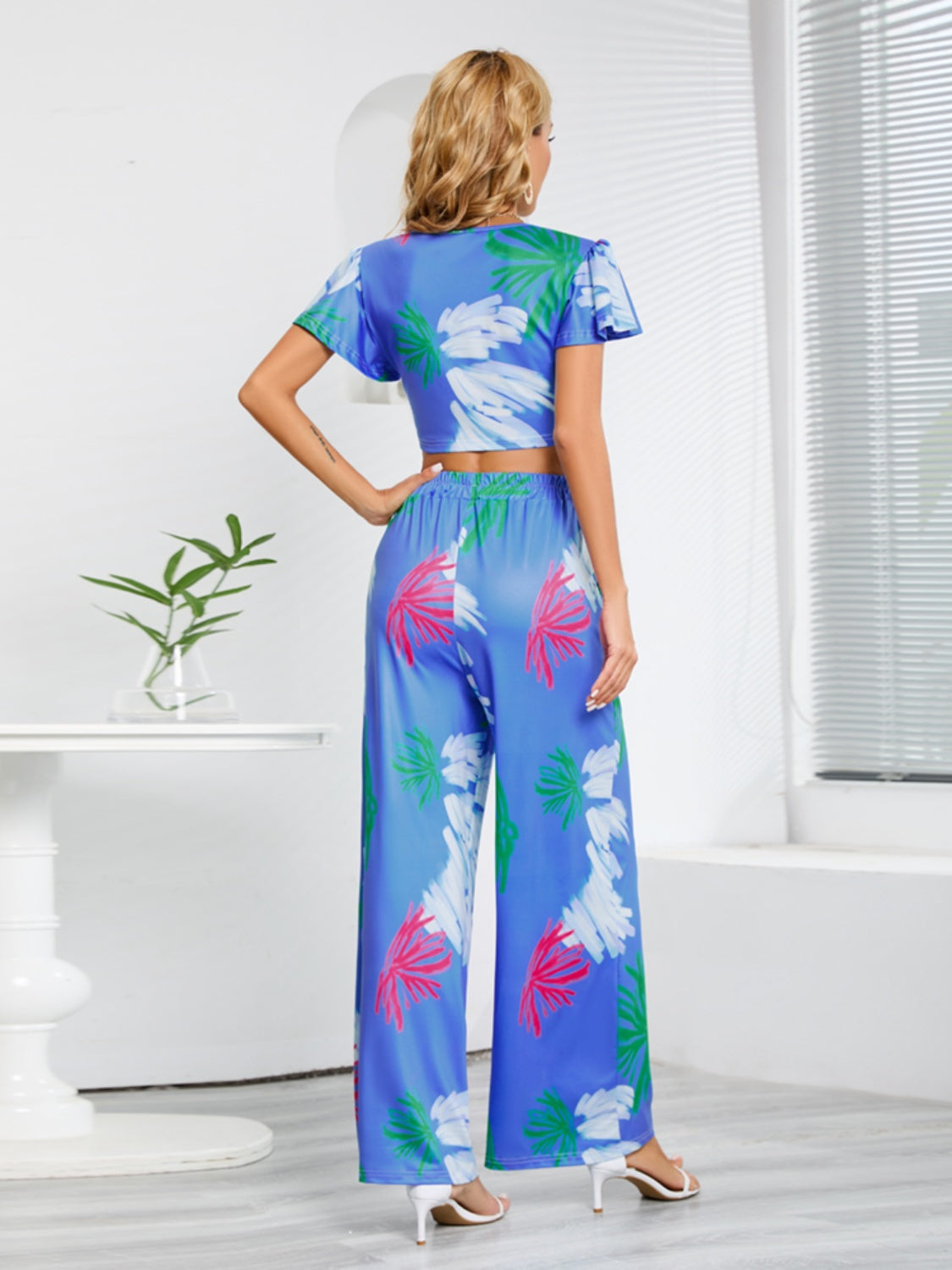 Light Gray Printed V-Neck Top and Tied Pants Set Vacation