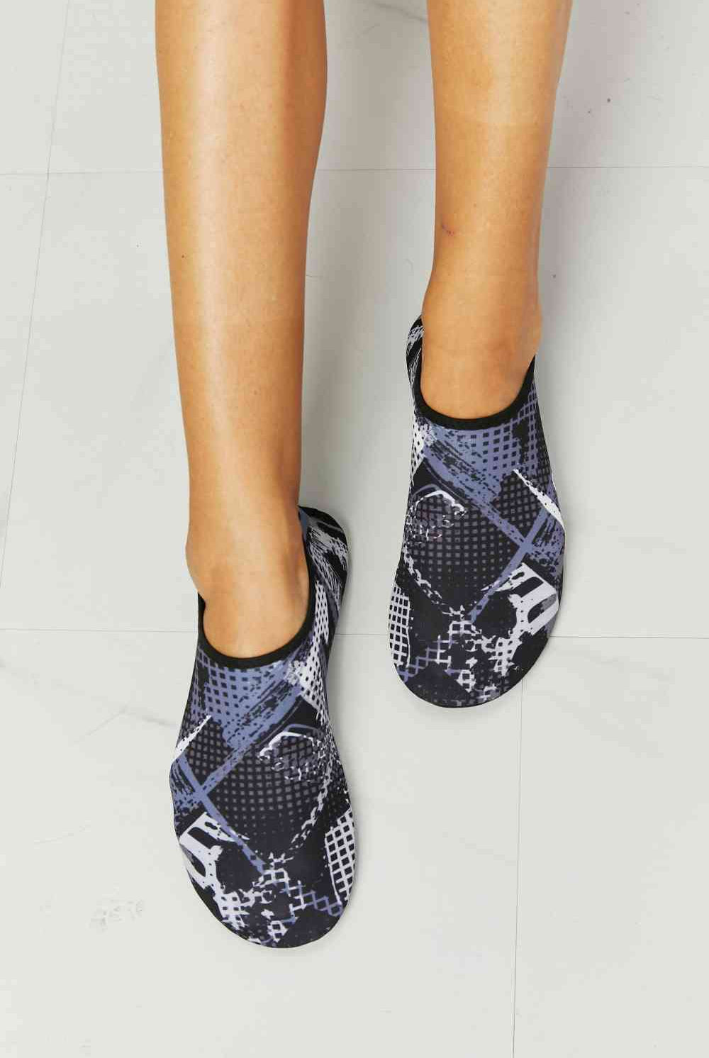 Light Gray MMshoes On The Shore Water Shoes in Black Pattern Shoes