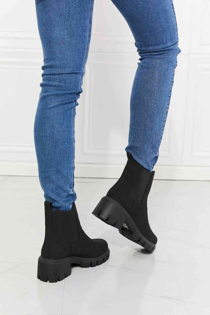 Light Gray MMShoes Work For It Matte Lug Sole Chelsea Boots in Black Shoes