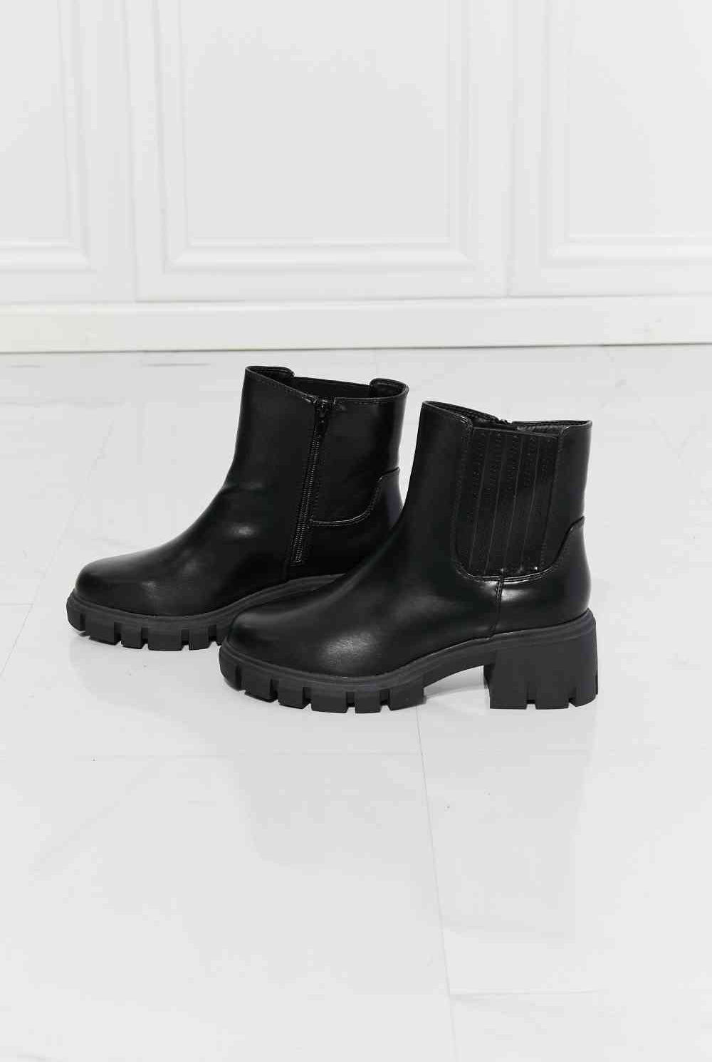 Lavender MMShoes What It Takes Lug Sole Chelsea Boots in Black Shoes