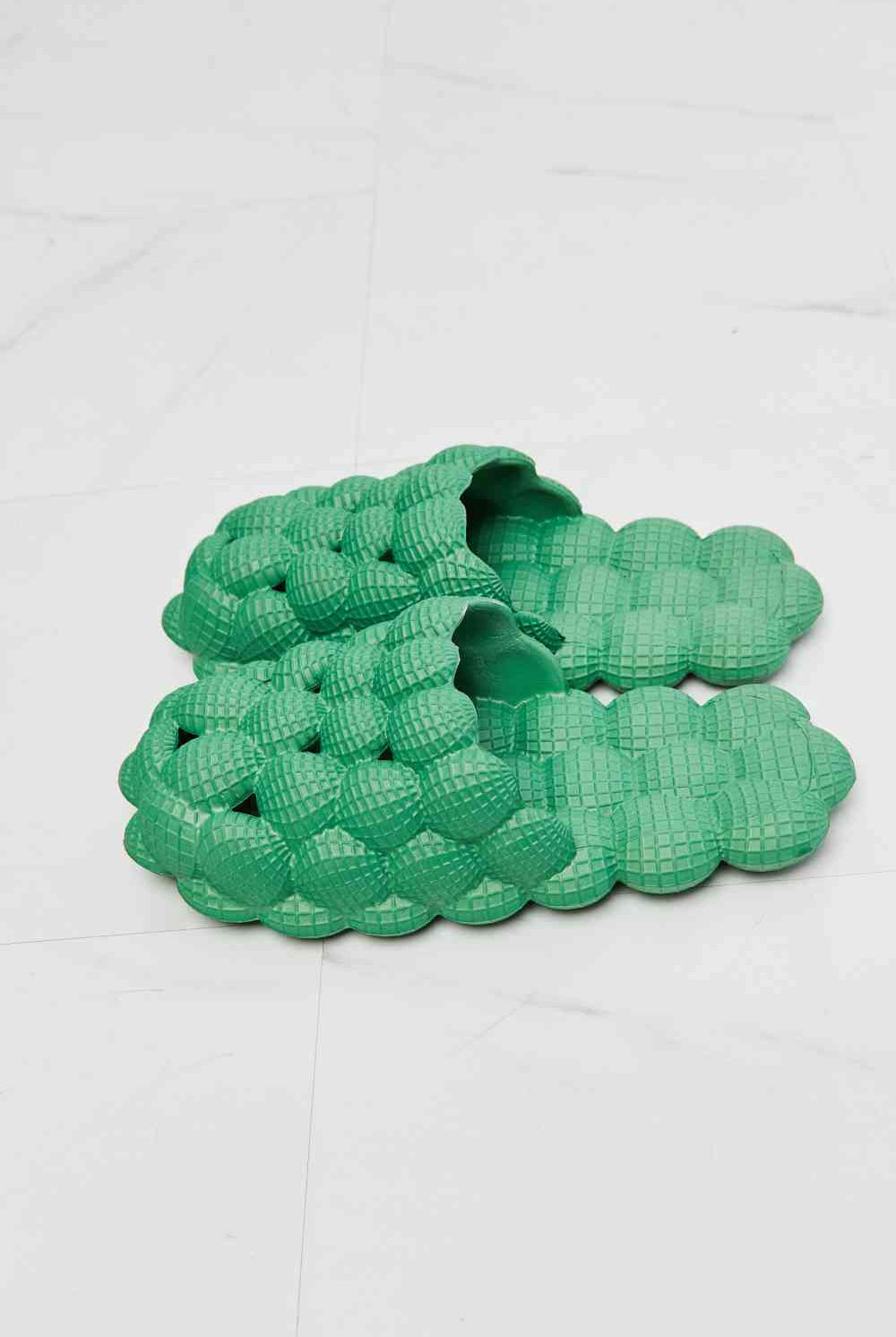 Lavender NOOK JOI Laid Back Bubble Slides in Green Shoes