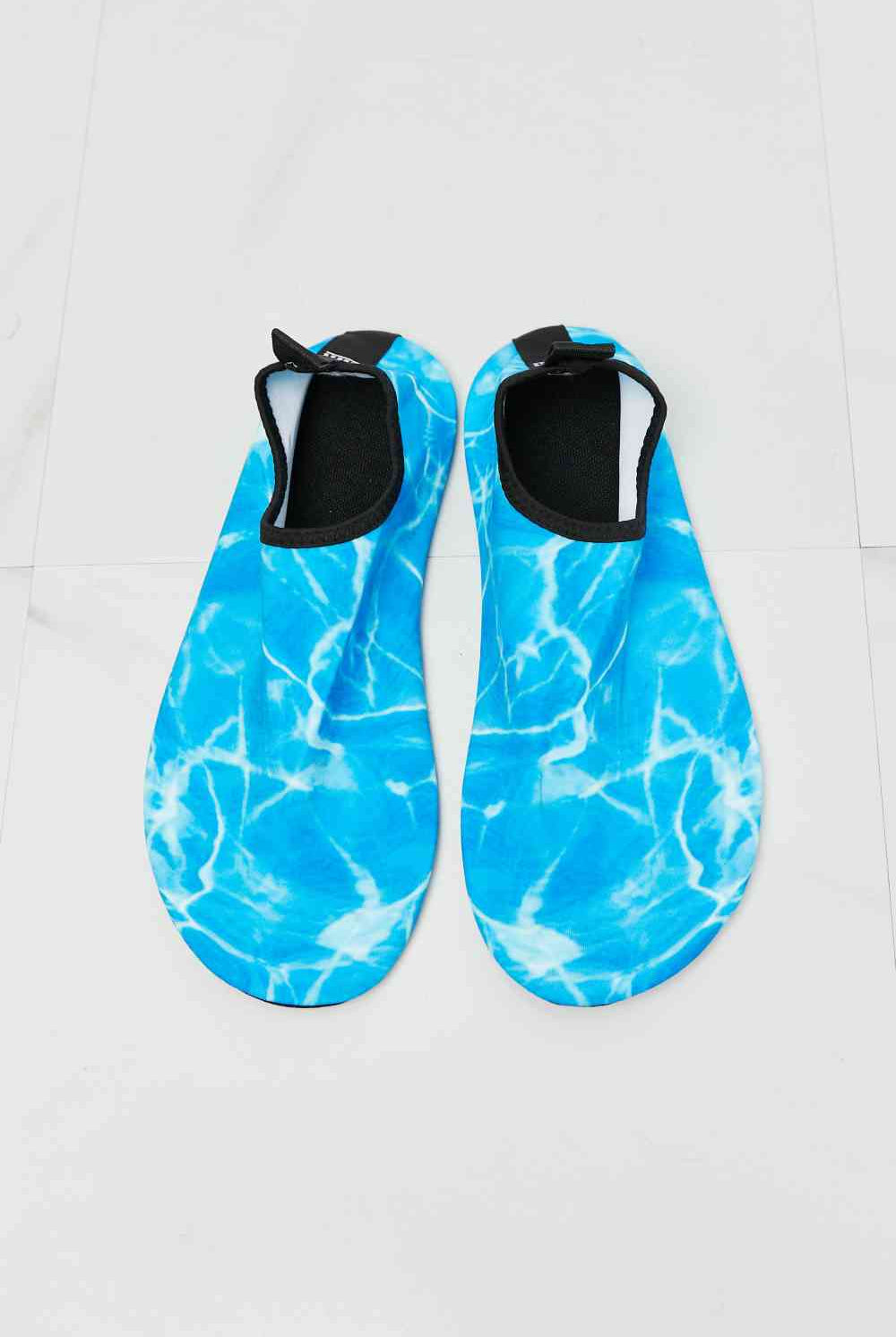 Light Sea Green MMshoes On The Shore Water Shoes in Sky Blue Shoes