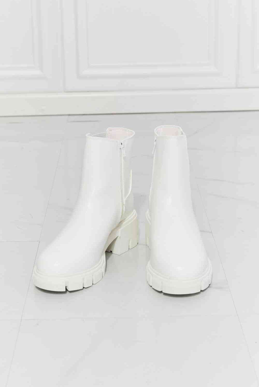 Light Gray MMShoes What It Takes Lug Sole Chelsea Boots in White Shoes