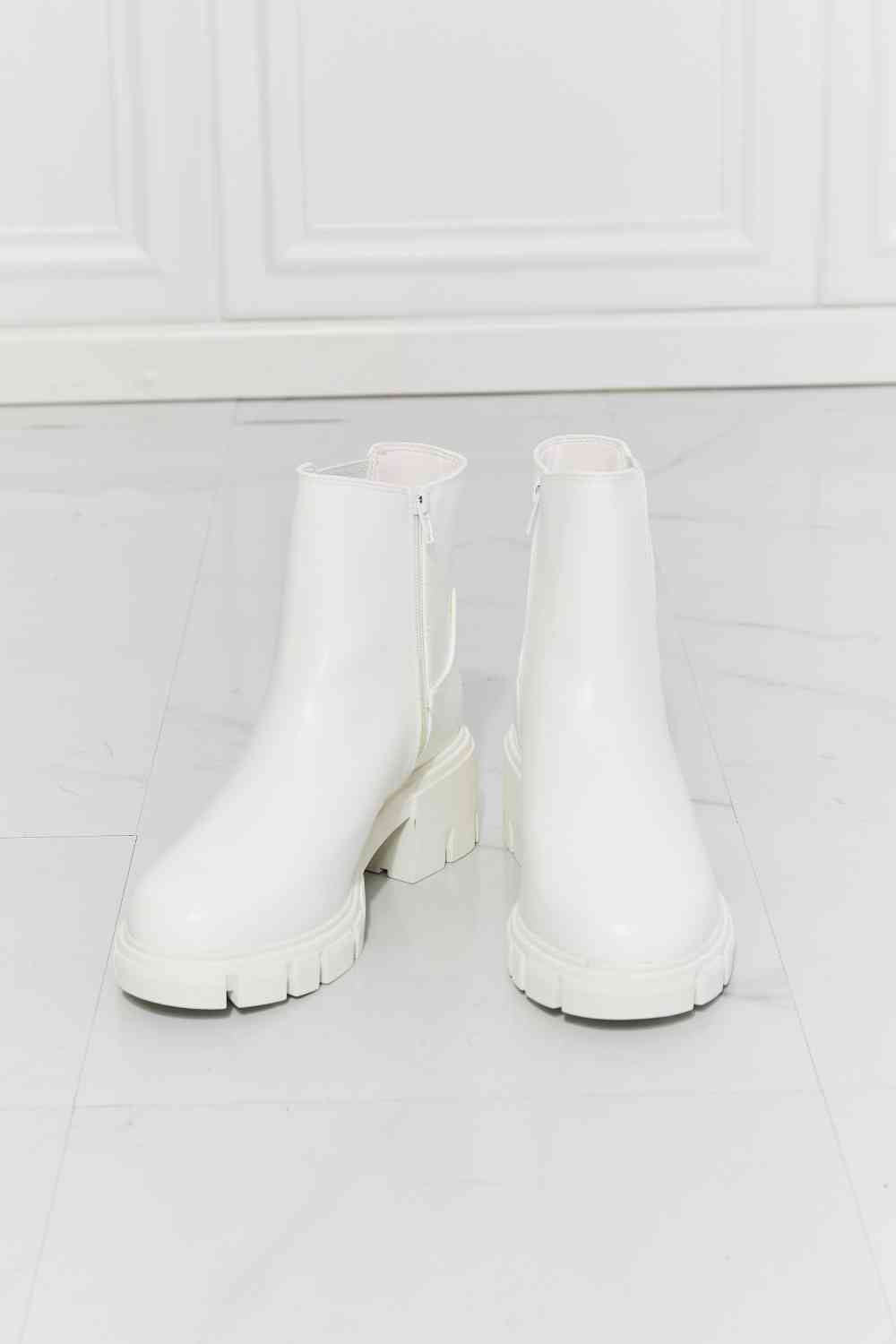 Light Gray MMShoes What It Takes Lug Sole Chelsea Boots in White Shoes